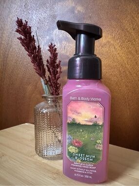 Bath & Body Works Sweet Mum Blossom Gentle & Clean Foaming Hand Soap 8.75 oz